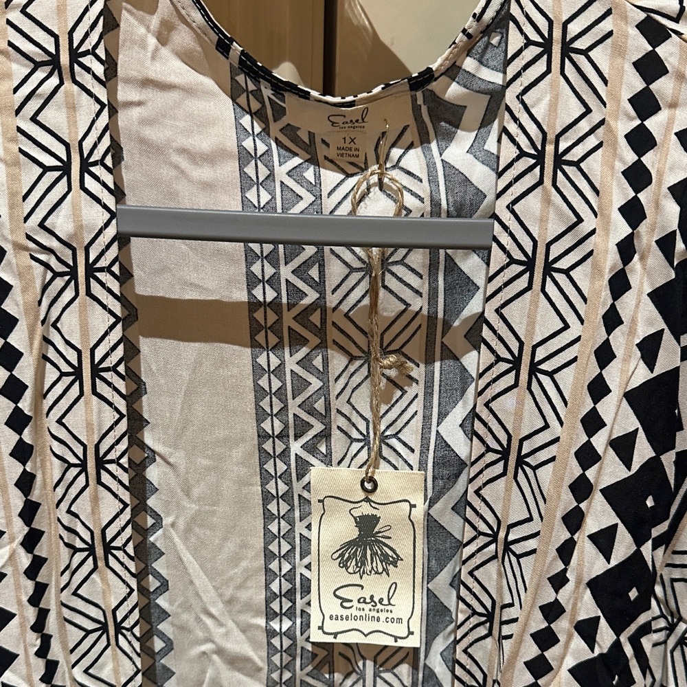 Easel Black and Cream Geometric Open Shawl